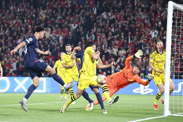 Psg - Dortmund PHOTOPQR LE PARISIEN Fred Dugit ; Paris ; 07 05 2024 ; Parc des princes (Paris XVIe), le 7 mai 2024 1 2 finale retour de ligue des champions Psg - Dortmund Poteau de Warren Zaïre-Emery Photo LP Fred Dugit - France, Paris May 7, 2024 PSG vs Dortmund: Champions League