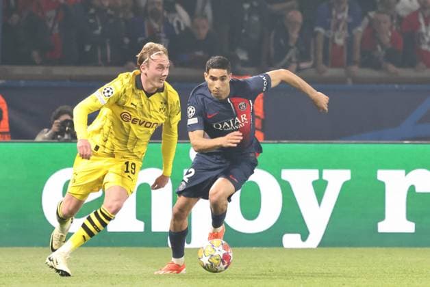 Psg - Dortmund PHOTOPQR LE PARISIEN Fred Dugit ; Paris ; 07 05 2024 ; Parc des princes (Paris XVIe), le 7 mai 2024 1 2 finale retour de ligue des champions Psg - Dortmund Julian Brandt et Achraf Hakimi Photo LP Fred Dugit - France, Paris May 7, 2024 PSG vs Dortmund: Champions League