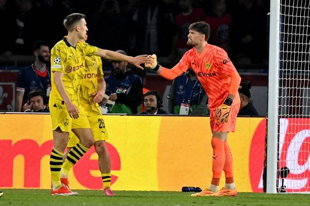07.05.2024, xjrdrx, Fussball UEFA Champions League, Paris St.Germain - Borussia Dortmund emspor, v.l. Nico Schlotterbeck (Borussia Dortmund) Gregor Kobel (Borussia Dortmund) (DFL DFB REGULATIONS PROHIBIT ANY USE OF PHOTOGRAPHS as IMAGE SEQUENCES and or QUASI-VIDEO) Paris