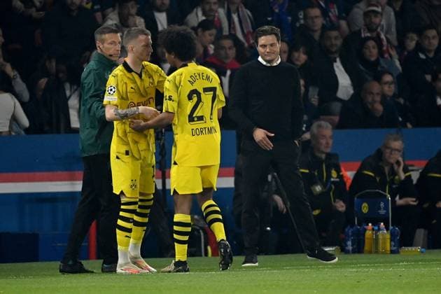 07.05.2024, xjrdrx, Fussball UEFA Champions League, Paris St.Germain - Borussia Dortmund emspor, v.l. Vierter Offizieller Schiedsrichter Davide Massa (Italien) Auswechslung Karim Adeyemi (Borussia Dortmund) Trainer Edin Terzic (Borussia Dortmund) Einwechslung Marco Reus (Borussia Dortmund) (DFL DFB REGULATIONS PROHIBIT ANY USE OF PHOTOGRAPHS as IMAGE SEQUENCES and or QUASI-VIDEO) Paris