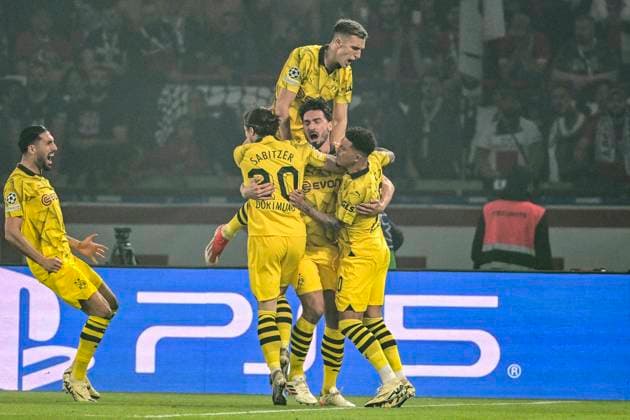 Torjubel zum 0:1 durch Mats Hummels 15 (Borussia Dortmund), Paris Saint-Germain vs. Borussia Dortmund, Fussball, Champions League, Halbfinale, 07.05.2024 Paris Nordrhein-Westfalen Frankreich