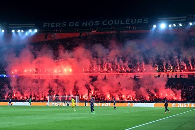 07.05.2024, xjrdrx, Fussball UEFA Champions League, Paris St.Germain - Borussia Dortmund emspor, v.l. Fans PSG Paris St.Germain Stimmung Emotionen zuenden Pyrotechnik, Bengalos, Rauch (DFL DFB REGULATIONS PROHIBIT ANY USE OF PHOTOGRAPHS as IMAGE SEQUENCES and or QUASI-VIDEO) Paris