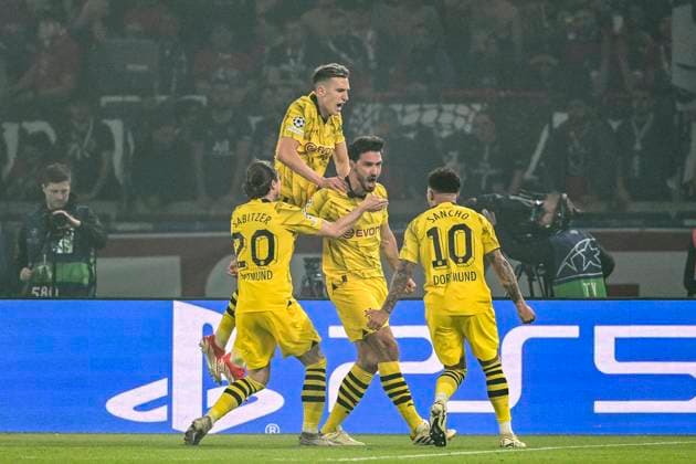 Torjubel zum 0:1 durch Mats Hummels 15 (Borussia Dortmund), Paris Saint-Germain vs. Borussia Dortmund, Fussball, Champions League, Halbfinale, 07.05.2024 Paris Nordrhein-Westfalen Frankreich
