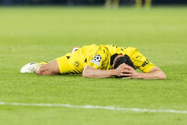 UEFA Champions League: FC Paris Saint-Germain - Borussia Dortmund; 07.05.2024 Mats Hummels (Borussia Dortmund, 15) bleibt nach abgewehrtem Ball auf dem Boden liegen UEFA Champions League: FC Paris Saint-Germain - Borussia Dortmund , Paris, Parc des Princes Copyright: xBEAUTIFULxSPORTS Wunderlx