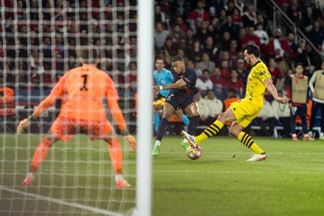 UEFA Champions League: FC Paris Saint-Germain - Borussia Dortmund; 07.05.2024 Zweikampf Kylian Mbappé (FC Paris Saint-Germain, 7), Mats Hummels (Borussia Dortmund, 15) UEFA Champions League: FC Paris Saint-Germain - Borussia Dortmund , Paris, Parc des Princes Copyright: xBEAUTIFULxSPORTS Wunderlx