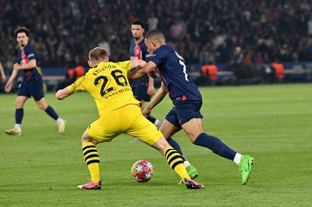07.05.2024, xjrdrx, Fussball UEFA Champions League, Paris St.Germain - Borussia Dortmund emspor, v.l. Julian Ryerson (Borussia Dortmund) Kylian Mbappe (PSG Paris St.Germain) Zweikampf, Aktion, action, battle for the ball (DFL DFB REGULATIONS PROHIBIT ANY USE OF PHOTOGRAPHS as IMAGE SEQUENCES and or QUASI-VIDEO) Paris