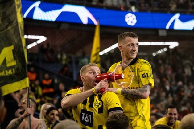 UEFA Champions League: FC Paris Saint-Germain - Borussia Dortmund; 07.05.2024 Jubeleskalation bei Borussia Dortmund nach dem Einzug ins Finale Marco Reus (Borussia Dortmund, 11) an der Kurve UEFA Champions League: FC Paris Saint-Germain - Borussia Dortmund , Paris, Parc des Princes Copyright: xBEAUTIFULxSPORTS Wunderlx