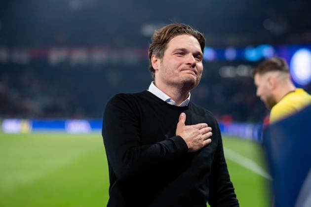 Edin Terzic (Borussia Dortmund, Trainer) jubelt mit den Fans ueber den Sieg und Einzug in das Finale in London, FRA, Paris Saint Germain (PSG) vs Borussia Dortmund (BVB), Fussball, UEFA Champions League, Halbfinale Rueckspiel, Saison 2023 2024, 07.05.2024 FRA, Paris Saint Germain (PSG) vs Borussia Dortmund (BVB), Fussball, UEFA Champions League, Halbfinale Rueckspiel, Saison 2023 2024, 07.05.2024 Paris Copyright: xEibner-Pressefoto Memmlerx EP_MMR