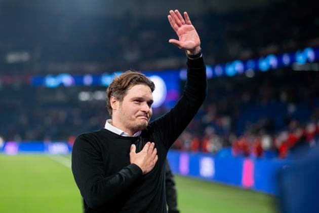 Edin Terzic (Borussia Dortmund, Trainer) jubelt mit den Fans ueber den Sieg und Einzug in das Finale in London, FRA, Paris Saint Germain (PSG) vs Borussia Dortmund (BVB), Fussball, UEFA Champions League, Halbfinale Rueckspiel, Saison 2023 2024, 07.05.2024 FRA, Paris Saint Germain (PSG) vs Borussia Dortmund (BVB), Fussball, UEFA Champions League, Halbfinale Rueckspiel, Saison 2023 2024, 07.05.2024 Paris Copyright: xEibner-Pressefoto Memmlerx EP_MMR
