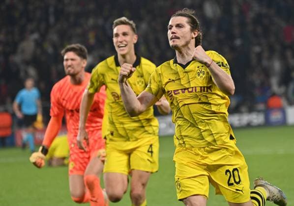 07.05.2024, xjrdrx, Fussball UEFA Champions League, Paris St.Germain - Borussia Dortmund emspor, v.l. Gregor Knobel (Borussia Dortmund), Nico Schlotterbeck (Borussia Dortmund), Marcel Sabitzer (Borussia Dortmund) jubeln jubelt nach Spielende celebrate at the end of the match. (DFL DFB REGULATIONS PROHIBIT ANY USE OF PHOTOGRAPHS as IMAGE SEQUENCES and or QUASI-VIDEO) Paris