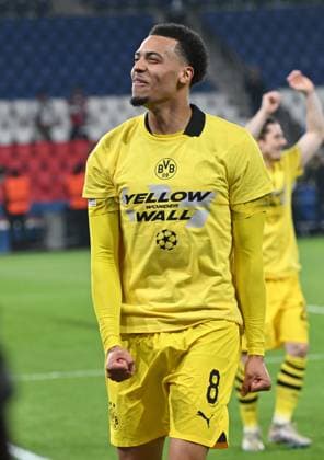 07.05.2024, xjrdrx, Fussball UEFA Champions League, Paris St.Germain - Borussia Dortmund emspor, v.l. Felix Nmecha (Borussia Dortmund) und team jubeln jubelt nach Spielende celebrate at the end of the match. (DFL DFB REGULATIONS PROHIBIT ANY USE OF PHOTOGRAPHS as IMAGE SEQUENCES and or QUASI-VIDEO) Paris