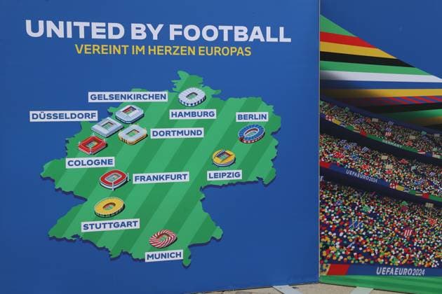 UEFA EURO, EM, Europameisterschaft,Fussball 2024: EM-Trophäe gastiert in Leipzig, 07.05.24 Grafik mit den 10 deutschen Host Cities der EURO 2024. Die Trophäe der Fußball-EM hat am 07.05.24 auch Station im Zoo Leipzig gemacht. Copyright: xBEAUTIFULxSPORTS JanxKaeferx