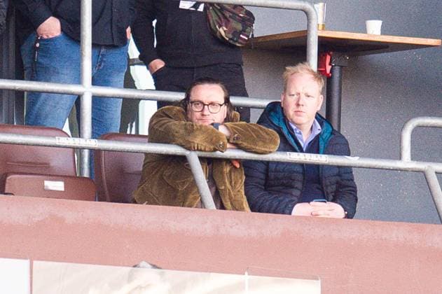 07.05.2024 - Fußball, 2023 2024, 2. Bundesliga, 32. Spieltag, VfL Osnabrück - FC Schalke 04: (L) Dr. Michael Welling (Geschäftsführer Finanzen - Osnabrück) auf der Tribüne DFL REGULATIONS PROHIBIT ANY USE OF PHOTOGRAPHS AS IMAGE SEQUENCES AND OR QUASI-VIDEO.