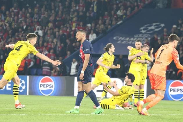 Psg - Dortmund PHOTOPQR LE PARISIEN Fred Dugit ; Paris ; 07 05 2024 ; Parc des princes (Paris XVIe), le 7 mai 2024 1 2 finale retour de ligue des champions Psg - Dortmund Déception de Kylian Mbappé. Photo LP Fred Dugit 1 2 final return of the Champions League
