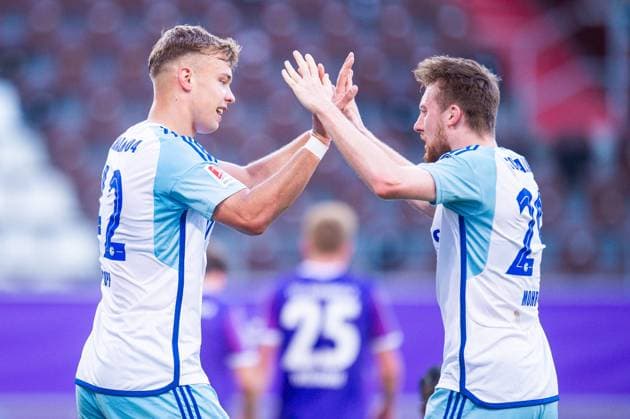 07.05.2024 - Fußball, 2023 2024, 2. Bundesliga, 32. Spieltag, VfL Osnabrück - FC Schalke 04: (L-R) Keke Topp (Schalke) jubelt nach seinem Tor zum 0:4 mit Tobias Mohr (Schalke) DFL REGULATIONS PROHIBIT ANY USE OF PHOTOGRAPHS AS IMAGE SEQUENCES AND OR QUASI-VIDEO.
