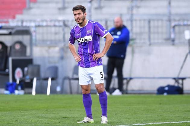 Fußball 2. Bundesliga 32. Spieltag VfL Osnabrück - FC Schalke 04 am 07.05.2024 im Millerntor-Stadion in Hamburg Bashkim Ajdini ( Osnabrück ) enttäuscht nach dem Abstieg