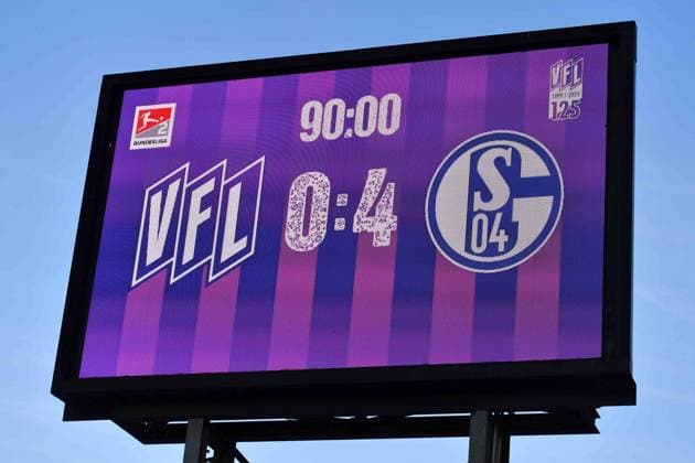 Fußball 2. Bundesliga 32. Spieltag VfL Osnabrück - FC Schalke 04 am 07.05.2024 im Millerntor-Stadion in Hamburg Die Anzeigetafel im Millerntor-Stadion zeigt den Endstand an. Osnabrück 0:4 Schalke