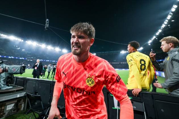 07.05.2024, Fussball, Saison 2023 2024, UEFA Champions League, Halbfinale, Paris Saint-Germain - Borussia Dortmund, Torwart Gregor Kobel (Borussia Dortmund) freut sich über den Einzug ins Finale, Paris Parc de Princes Paris Frankreich xRHR-FOTO DEx Copyright: DennisxEwert RHR-FOTOx RHR-FOTO DE