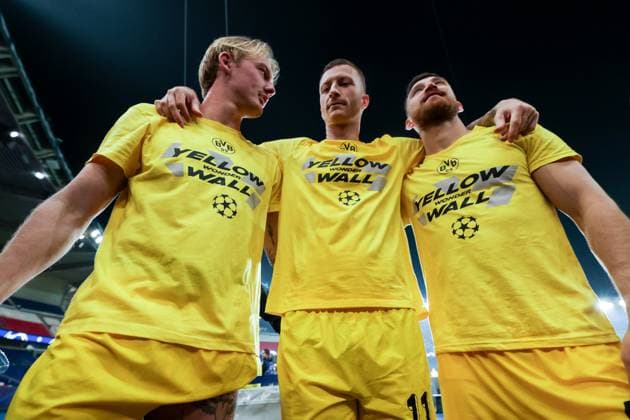 07.05.2024, Fussball, Saison 2023 2024, UEFA Champions League, Halbfinale, Paris Saint-Germain - Borussia Dortmund, v. l. Julian Brandt (Borussia Dortmund), Marco Reus (Borussia Dortmund), Salih Özcan (Borussia Dortmund) feiern den Einzug ins Finale, Paris Parc de Princes Paris Frankreich xRHR-FOTO DEx Copyright: DennisxEwert RHR-FOTOx RHR-FOTO DE