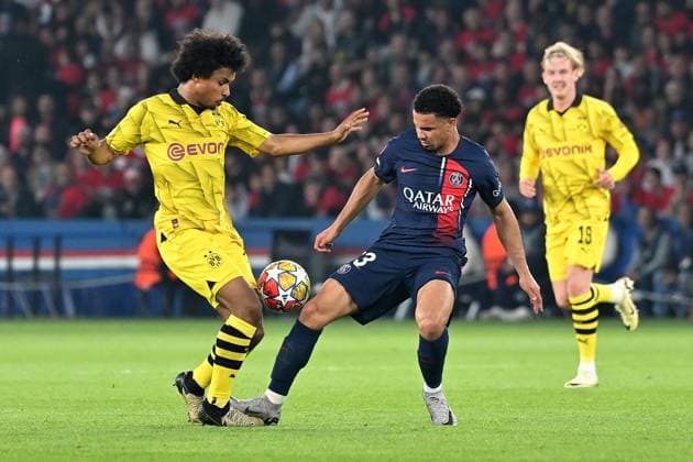 Paris, Parc des Princes, 07.05.24, GER, Herren, UEFA Champions League, Halbfinale, Saison 2023-2024, Paris Saint Germain - Borussia Dortmund Bild: v.li. im Zweikampf Karim ADEYEMI (Dortmund) und Warren ZAIRE-EMERY (Paris) Only for editorial use! UEFA regulations prohibit any use of photographs as image sequences and or quasi-video. Frankreich