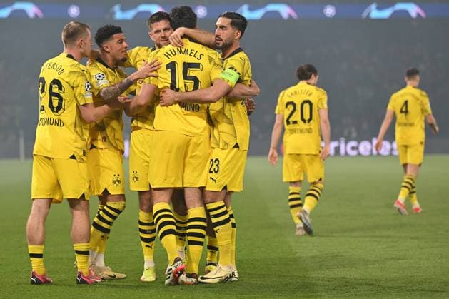 Paris, Parc des Princes, 07.05.24, GER, Herren, UEFA Champions League, Halbfinale, Saison 2023-2024, Paris Saint Germain - Borussia Dortmund Bild: Mats HUMMELS (Dortmund) jubelt nach seinem Tor zum 0:1 Only for editorial use! UEFA regulations prohibit any use of photographs as image sequences and or quasi-video. Frankreich