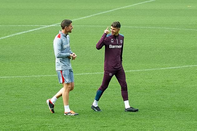 LEVERKUSEN, GERMANY - 8 MAY, 2024: Xabi Alonso, Exequiel Palacios, Pre match UEFA Europa League practice FC Bayer 04 Leverkusen at BayArena  Copyright: xVitaliixKliuiev(Vitleo),xVITALIIxKLIUIEVx