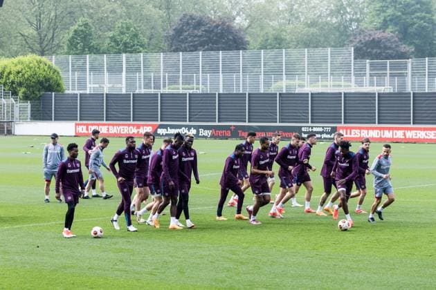 UEFA Europa League: Abschlusstraining Bayer 04 Leverkusen Warmlaufen der Mannschaft zu Trainingsbeginn UEFA Europa League: Abschlusstraining Bayer 04 Leverkusen; Leverkusen, Ulrich-Haberland-Stadion am 08.052024 Copyright: xBEAUTIFULxSPORTS Wunderlx