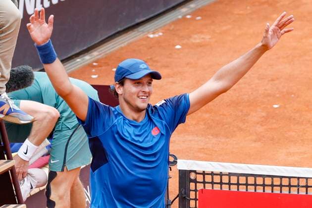 May 8, 2024, Rome, ITALY: Luciano Darderi of Italy celebrates after winning his men s singles 1st round match against Denis Shapovalov of Canada (not pictured) at the Italian Open tennis tournament in Rome, Italy, 08 May 2024 ANSA FABIO FRUSTACI Italian Open tennis tournament  - ZUMAa110 20240508_zaf_a110_025 Copyright: xFabioxFrustacix