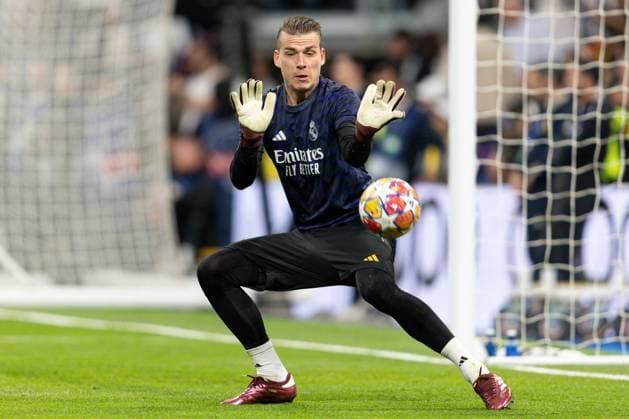 Andriy Lunin of Real Madrid during the pre-match warm up Real Madrid v Bayern Munich, UEFA Champions League, Semi-Final, Football, Santiago Bernabeu Stadium, Madrid, Spain - 08 May 2024  Copyright: xRubenxAlbarran Shutterstockx 14469131f