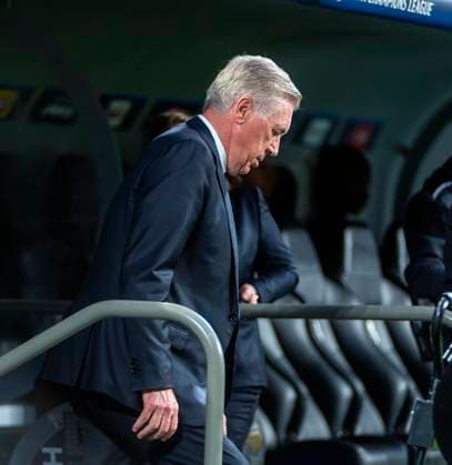 08.05.2024, Fussball UEFA Championsleague 2023 2024: Halbfinale, Real Madrid - FC Bayern München, im Estadio Santiago Bernabeu, Madrid, Trainer Carlo Ancelotti (Real Madrid) nachdenklich