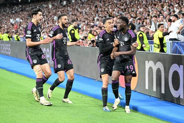 Madrid, Estadio Santiago Bernabeu, 08.05.24, GER, Herren, UEFA Champions League, Saison 2023-2024, Halbfinale, Real Madrid CF - FC Bayern Muenchen Bild: Alphonso DAVIES (Muenchen) jubelt nach seinem Tor zum 0:1 Only for editorial use! UEFA regulations prohibit any use of photographs as image sequences and or quasi-video. Spanien