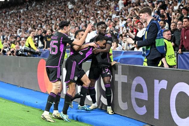 Madrid, Estadio Santiago Bernabeu, 08.05.24, GER, Herren, UEFA Champions League, Saison 2023-2024, Halbfinale, Real Madrid CF - FC Bayern Muenchen Bild: Alphonso DAVIES (Muenchen) jubelt nach seinem Tor zum 0:1 Only for editorial use! UEFA regulations prohibit any use of photographs as image sequences and or quasi-video. Spanien