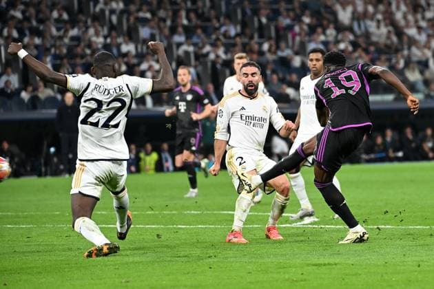 Madrid, Estadio Santiago Bernabeu, 08.05.24, GER, Herren, UEFA Champions League, Saison 2023-2024, Halbfinale, Real Madrid CF - FC Bayern Muenchen Bild: Alphonso DAVIES (Muenchen) macht das Tor zum 0:1 Only for editorial use! UEFA regulations prohibit any use of photographs as image sequences and or quasi-video. Spanien