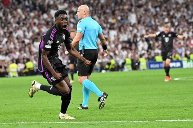 Madrid, Estadio Santiago Bernabeu, 08.05.24, GER, Herren, UEFA Champions League, Saison 2023-2024, Halbfinale, Real Madrid CF - FC Bayern Muenchen Bild: Alphonso DAVIES (Muenchen) jubelt nach seinem Tor zum 0:1 Only for editorial use! UEFA regulations prohibit any use of photographs as image sequences and or quasi-video. Spanien