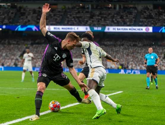 08.05.2024, Fussball UEFA Championsleague 2023 2024: Halbfinale, Real Madrid - FC Bayern München, im Estadio Santiago Bernabeu, Madrid, re: Vinicius Junior (Real Madrid) li: Joshua Kimmich (FC Bayern München)