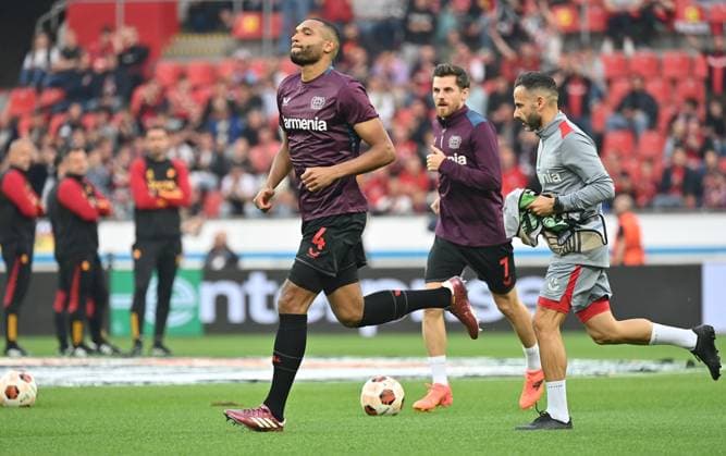08.05.2024, xjrdrx, Fussball UEFA Europa League, Bayer 04 Leverkusen - AS Roma emspor, v.l. Jonathan Tah (Bayer Leverkusen), Jonas Hofmann (Bayer Leverkusen) (DFL DFB REGULATIONS PROHIBIT ANY USE OF PHOTOGRAPHS as IMAGE SEQUENCES and or QUASI-VIDEO) Leverkusen
