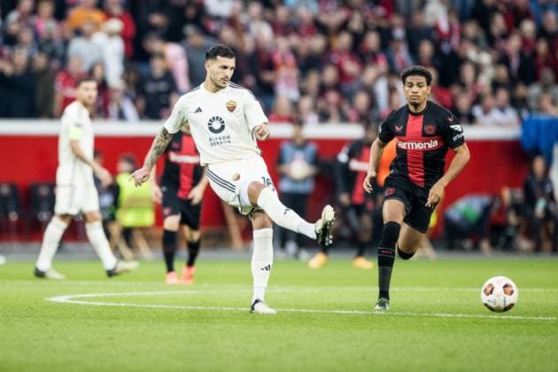 UEFA Europa League Halbfinale; Bayer 04 Leverkusen vs. AS Rom, 09.05.2024 Zweikampf Leandro Paredes (AS Roma, 16), Amine Adli (Bayer 04 Leverkusen, 21) UEFA Europa League: Bayer 04 Leverkusen - AS Roma, Leverkusen, BayArena am 09.05.2024 Copyright: xBEAUTIFULxSPORTS Wunderlx