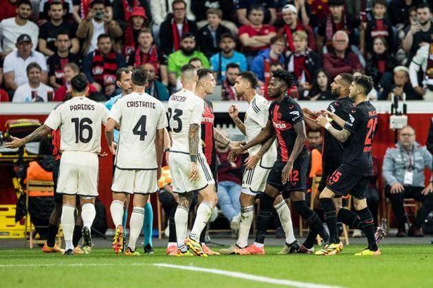 UEFA Europa League Halbfinale; Bayer 04 Leverkusen vs. AS Rom, 09.05.2024 Rudelbildung um Jeremie Frimpong (Bayer 04 Leverkusen, 30) UEFA Europa League: Bayer 04 Leverkusen - AS Roma, Leverkusen, BayArena am 09.05.2024 Copyright: xBEAUTIFULxSPORTS Wunderlx