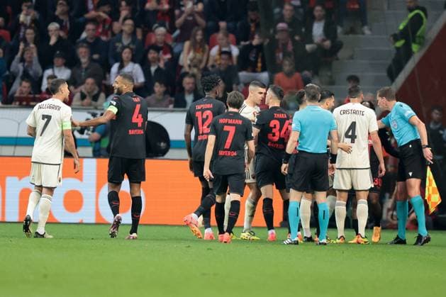 Rudelbildung beim Spiel der Europa League (Halbfinale-Rückspiel) Bayer 04 Leverkusen - AS Rom. Copyright: Thomas Pakusch