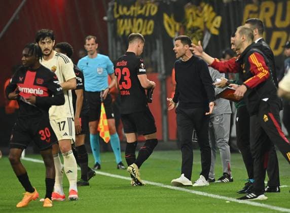 08.05.2024, xjrdrx, Fussball UEFA Europa League, Bayer 04 Leverkusen - AS Roma emspor, v.l. Adam Hlozek (Bayer Leverkusen), Trainer Xabi Alonso (Bayer Leverkusen) (DFL DFB REGULATIONS PROHIBIT ANY USE OF PHOTOGRAPHS as IMAGE SEQUENCES and or QUASI-VIDEO) Leverkusen