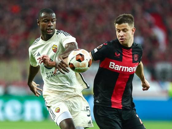 Adam Hlozek (Bayer 04 Leverkusen, 23) im Zweikampf gegen Evan Ndicka (AS Rom, 05), GER, Bayer 04 Leverkusen vs. AS Rom, UEFA Europa League 2023 24, Halbfinal-Rückspiel, 09.05.2024, GER, Bayer 04 Leverkusen vs. AS Rom, UEFA Europa League 2023 24, Halbfinal-Rückspiel, 09.05.2024, Foto: Eibner-Pressefoto Gabriel Boia Leverkusen Copyright: xGabrielxBoiax EP_EER