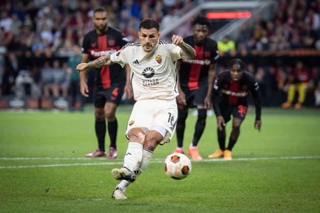 UEFA Europa League Halbfinale; Bayer 04 Leverkusen vs. AS Roma, 09.05.2024 +asr16+ verwandelt den Elfmeter sicher gegen Matej Kovar (Bayer 04 Leverkusen, 17) während des Europa-League-Halbfinales zwischen Bayer 04 Leverkusen und AS Rom in der BayArena am 09.05.2024 in Leverkusen, Deutschland. DFL REGULATIONS PROHIBIT ANY USE OF PHOTOGRAPHS AS IMAGE SEQUENCES AND OR QUASI-VIDEO. Copyright: xBEAUTIFULxSPORTS AxelxKohringx