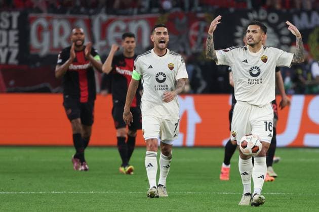 Europa League - Bayer 04 Leverkusen - AS Rom am 09.05.2024 in der BayArena in Leverkusen Jubel, Torjubel, Torschuetze, Torschütze Leandro Paredes (AS Roma 16) jubelt nach seinem Tor zum 0 zu 1