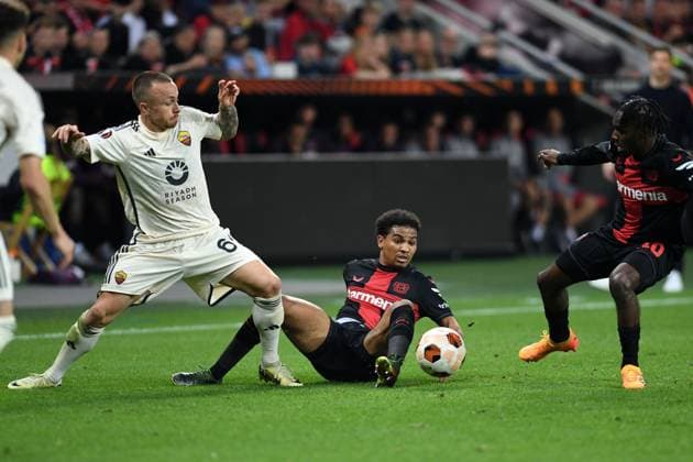 09.05.2024, Leverkusen, Germany, BayARENA, Bayer 04 Leverkusen vs AS Rom - UEFA Europa League 2023 2024 - Semi-finals second leg, Angelino (AS Rom) und Amine Adli (Bayer 04 Leverkusen) im Zweikampf (Foto Ralf Treese) Leverkusen BayARENA North Rhine-Westphalia Germany