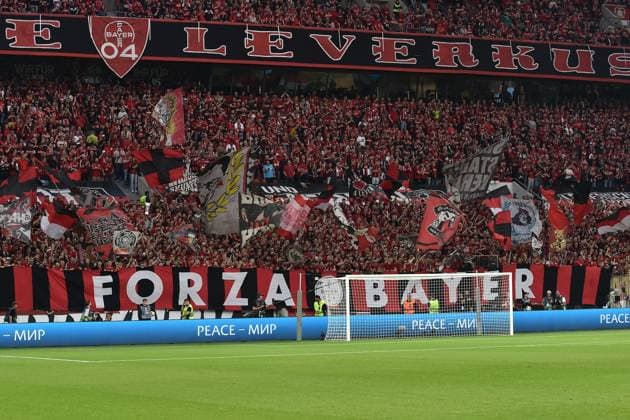 09.05.2024, Leverkusen, Germany, BayARENA, Bayer 04 Leverkusen vs AS Rom - UEFA Europa League 2023 2024 - Semi-finals second leg, Fans Leverkusen mit Flaggen Bannern (Foto Ralf Treese) Leverkusen BayARENA North Rhine-Westphalia Germany