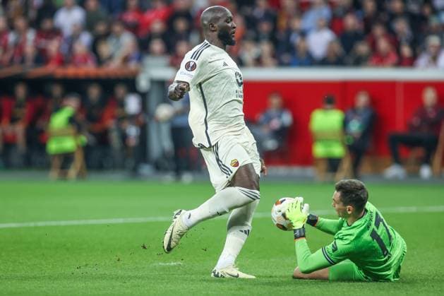 09.05.2024, Fussball, Saison 2023 2024, Europa League, Halbfinale, Bayer Leverkusen - AS Rom, v. l. Mile Svilar (AS Roma), Torwart MatÄ›j KovaÅ™ (Bayer Leverkusen) Leverkusen BayArena NRW Deutschland xRHR-FOTO TRx Copyright: TimxRehbein RHR-FOTOx RHR-FOTO TR