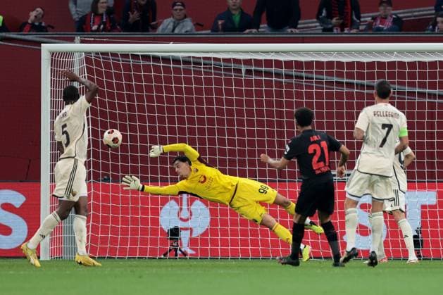 Mile Svilar (AS Rom) beim Spiel der Europa League (Halbfinale-Rückspiel) Bayer 04 Leverkusen - AS Rom. Copyright: Thomas Pakusch