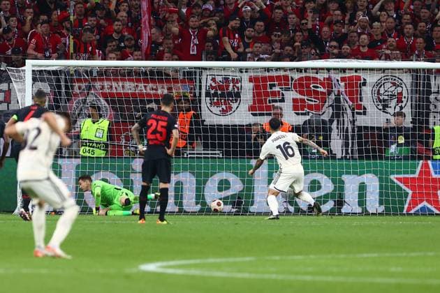 Bayer 04 Leverkusen vs. AS Roma, Fussball, Europa League, Halbfinale, Rueckspiel, 09.05.2024 Tor zum 0:1 von Leandro Paredes (AS Roma) Leverkusen NRW Deutschland