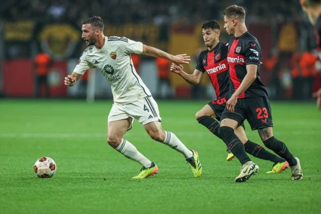 09.05.2024, Fussball, Saison 2023 2024, Europa League, Halbfinale, Bayer Leverkusen - AS Rom, v. l. Bryan Cristante (AS Roma), Adam Hlozek (Bayer Leverkusen) Leverkusen BayArena NRW Deutschland xRHR-FOTO TRx Copyright: TimxRehbein RHR-FOTOx RHR-FOTO TR