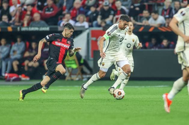 09.05.2024, Fussball, Saison 2023 2024, Europa League, Halbfinale, Bayer Leverkusen - AS Rom, v. l. Exequiel Palacios (Bayer Leverkusen), Lorenzo Pellegrini (AS Roma) Leverkusen BayArena NRW Deutschland xRHR-FOTO TRx Copyright: TimxRehbein RHR-FOTOx RHR-FOTO TR